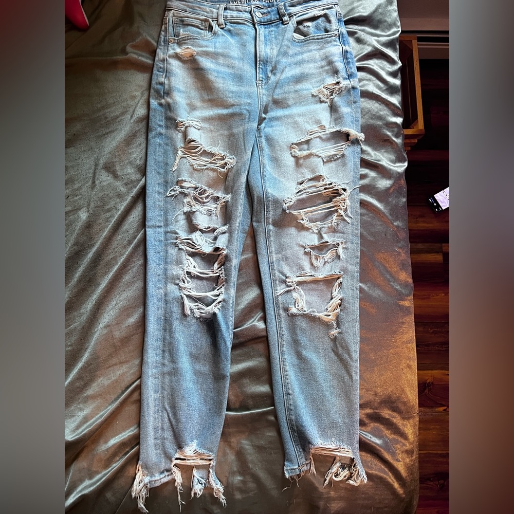 American eagle ripped mom jeans size 6